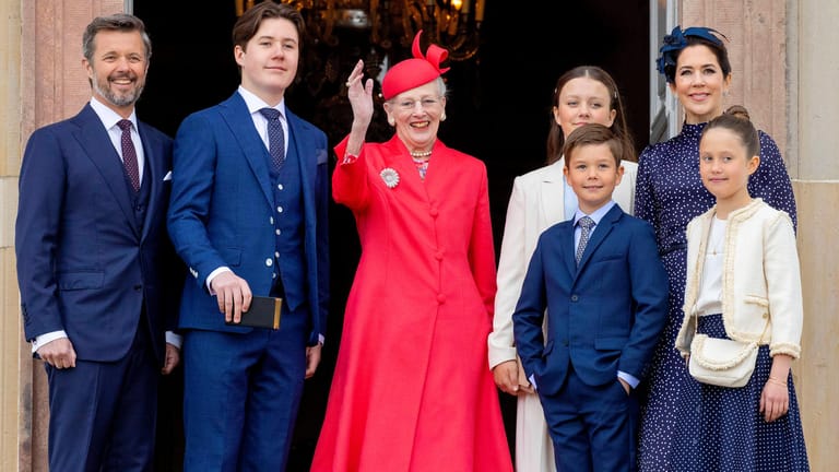 Die dänischen Royals: Prinz Christian (2.v.l.) und Prinzessin Isabella (4.v.l.) gehen bald auf neue Schulen.