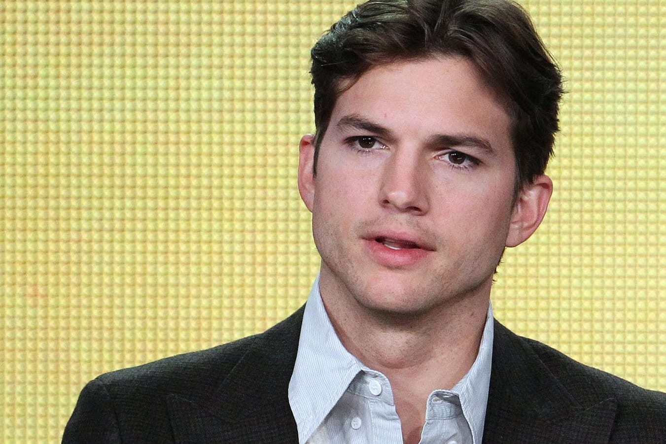 Ashton Kutcher: Der Schauspieler spricht über seine Krankheitsgeschichte.