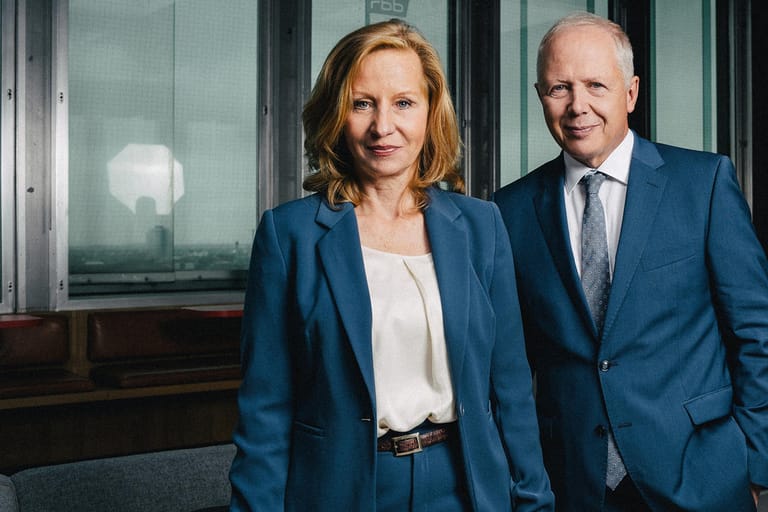 Patricia Schlesinger und ihr Nachfolger Tom Buhrow: Sie ist nicht mehr Intendantin des RBB und er übernimmt bis Jahresende ihren Platz beim ARD-Vorsitz.