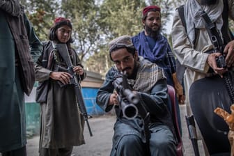 Taliban-Kämpfer in Kabul: Die Islamisten haben vor einem Jahr die Kontrolle über Afghanistan übernommen. (Archivfoto)