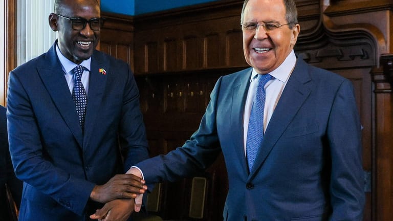 Malis Außenminister Abdoulaye Diop und sein russischer Amtskollege Sergei Lawrow: Ende Mai war der malische Minister nach Moskau gereist.