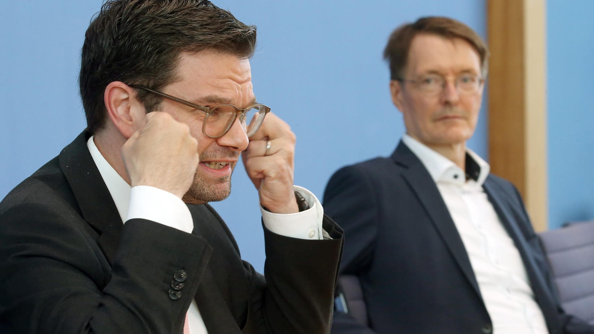 Die Minister Buschmann und Lauterbach setzen im Kampf gegen Corona auf ein kompliziertes Regelwerk.