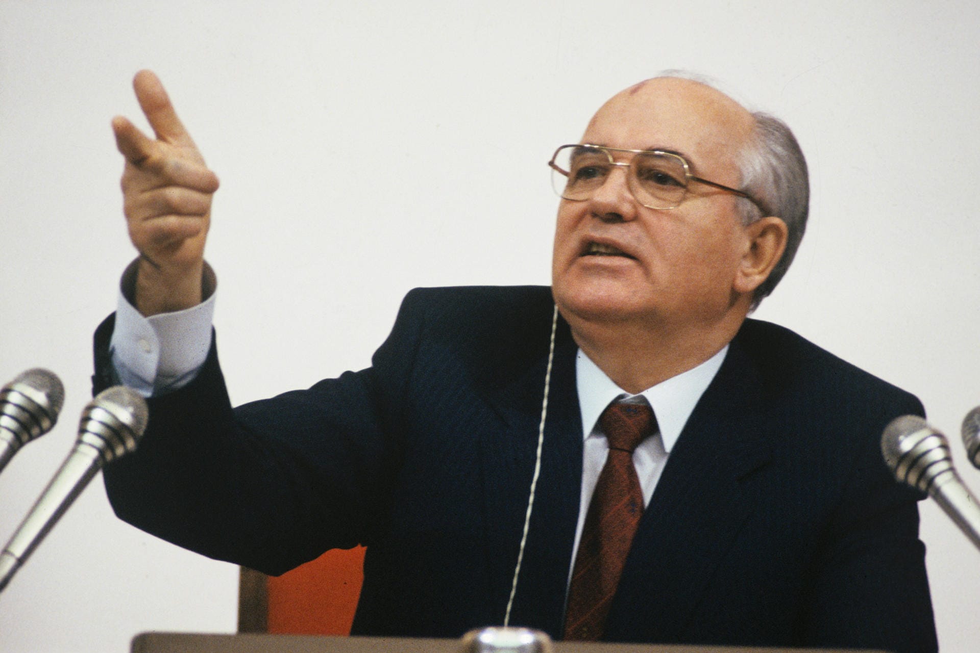 Mikhail Gorbachev 468112 12.12.1989 CPSU Central Committee General Secretary Mikhail Gorbachev speaking at the II Congre