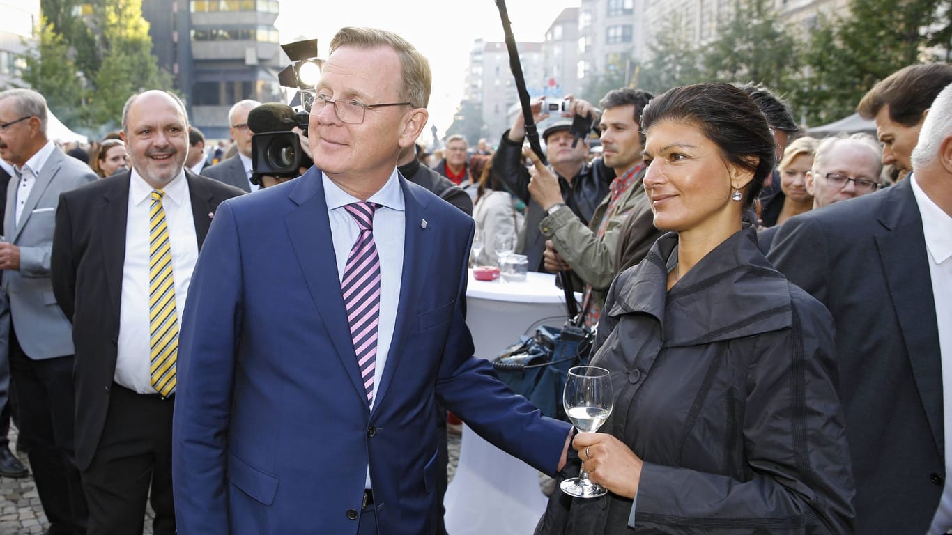 Sahra Wagenknecht und Bodo Ramelow 2015: Mittlerweile grenzt sich der thüringische Ministerpräsident scharf von der ehemaligen Fraktionschefin ab.