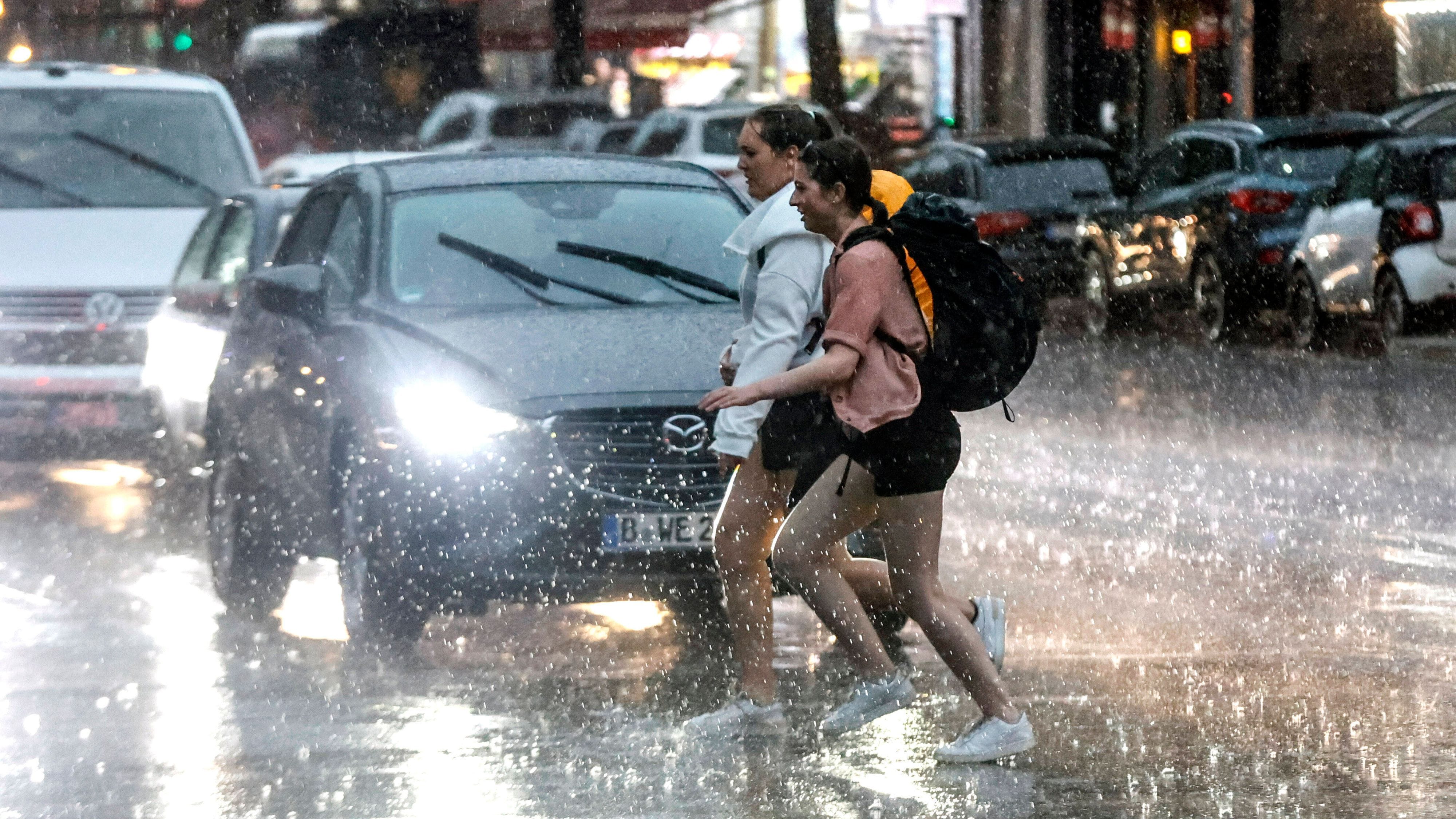 Wetter in Deutschland: Sturzregen und Überflutungen im Süden