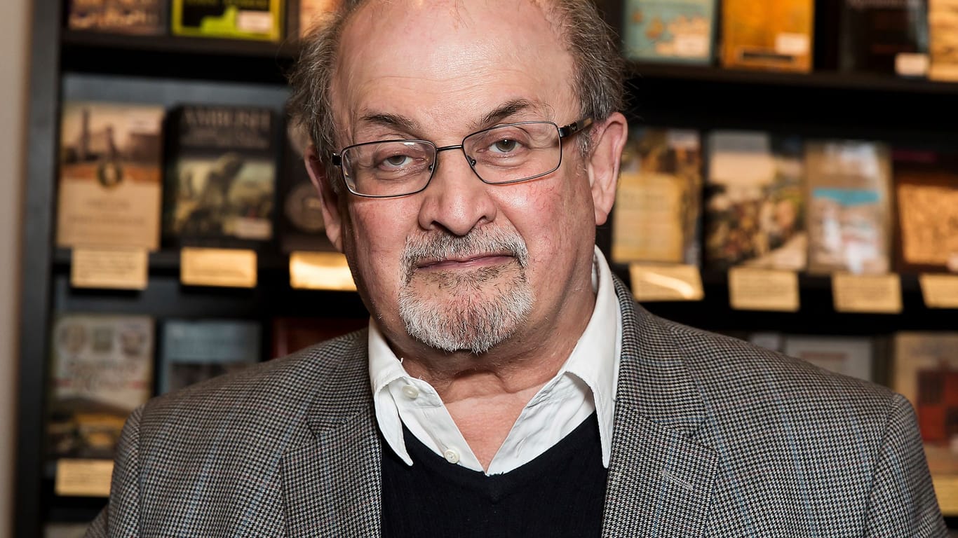 Salman Rushdie (Archivbild): Ende der Achtziger Jahre erhielt er Todesdrohungen aus dem Iran, stand jahrelang unter Polizeischutz.