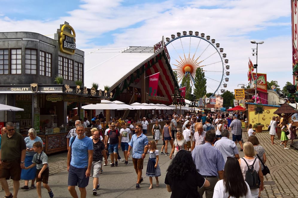 Gäubodenfest in Straubing: Ist das Volksfest für einen Anstieg bei den Corona-Zahlen verantwortlich?