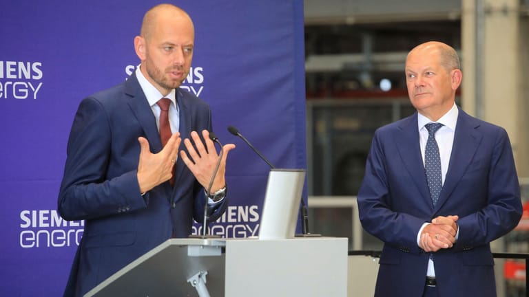 Siemens Energy Chief Executive Officer (CEO) Christian Bruch und Olaf Scholz in Mülheim an der Ruhr