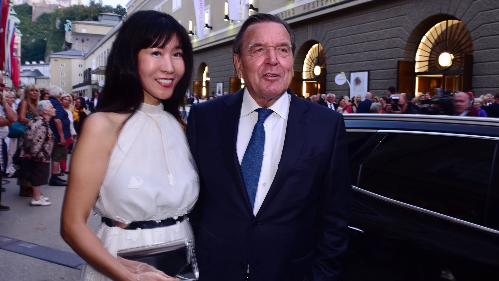 Altkanzler Gerhard Schröder mit Ehefrau Soyeon Kim (Archivfoto): Die eigene Partei will ihn loswerden.