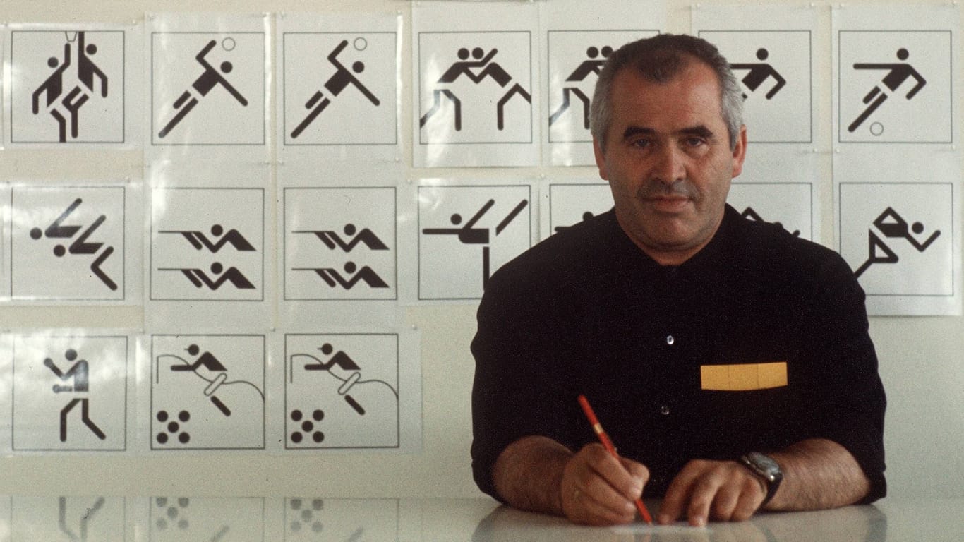 Otl Aicher: Der Grafiker präsentiert einige seiner zu den Olympischen Spielen entworfenen Piktogramme.