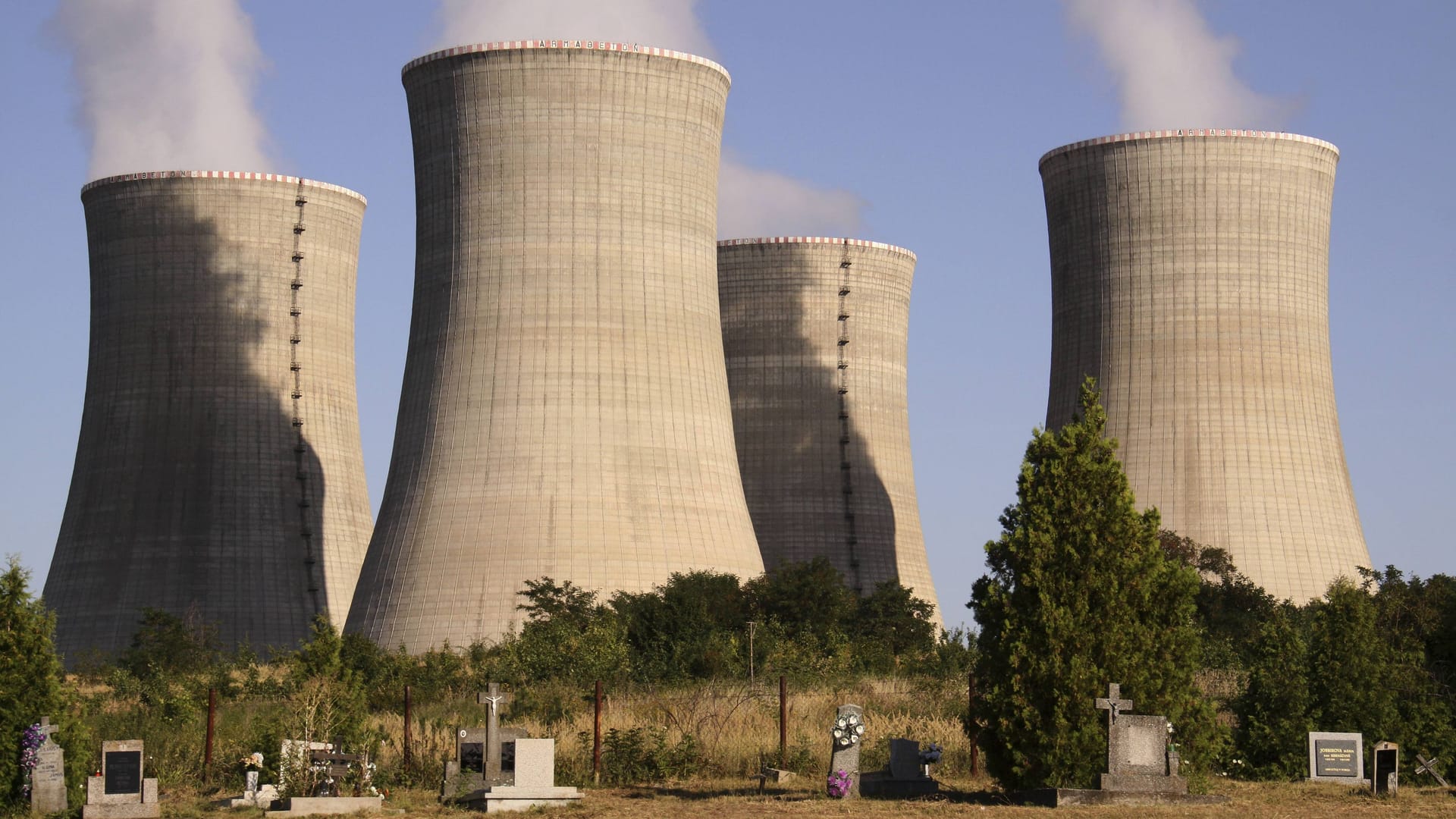 Das slowakische Kernkraftwerk Mochovce: Die staatliche Atomaufsichtsbehörde erteilte einem dritten Reaktorblock die Betriebsgenehmigung.