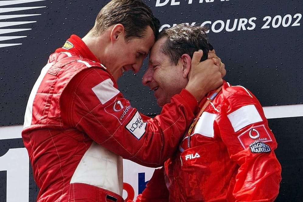 Michael Schumacher (l.) und Jean Todt: Der frühere Teamchef der Scuderia ist auch heute noch eng mit den Schumachers verbunden.
