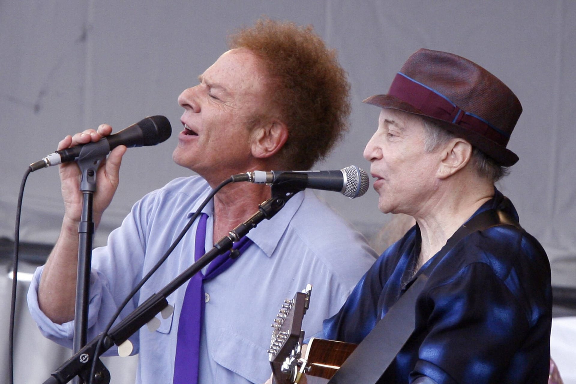 Art Garfunkel (l.) und Paul Simon bei einem Konzert: Sie machten "El Condor Pasa" zu einem Welthit.