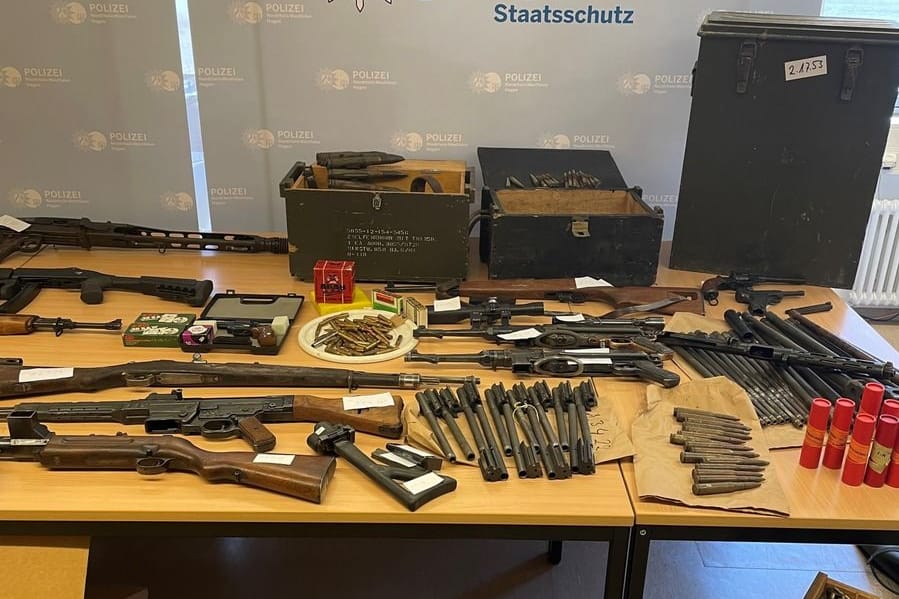 Sichergestellte Waffen: Der Mann soll keinen Waffenschein besessen haben.