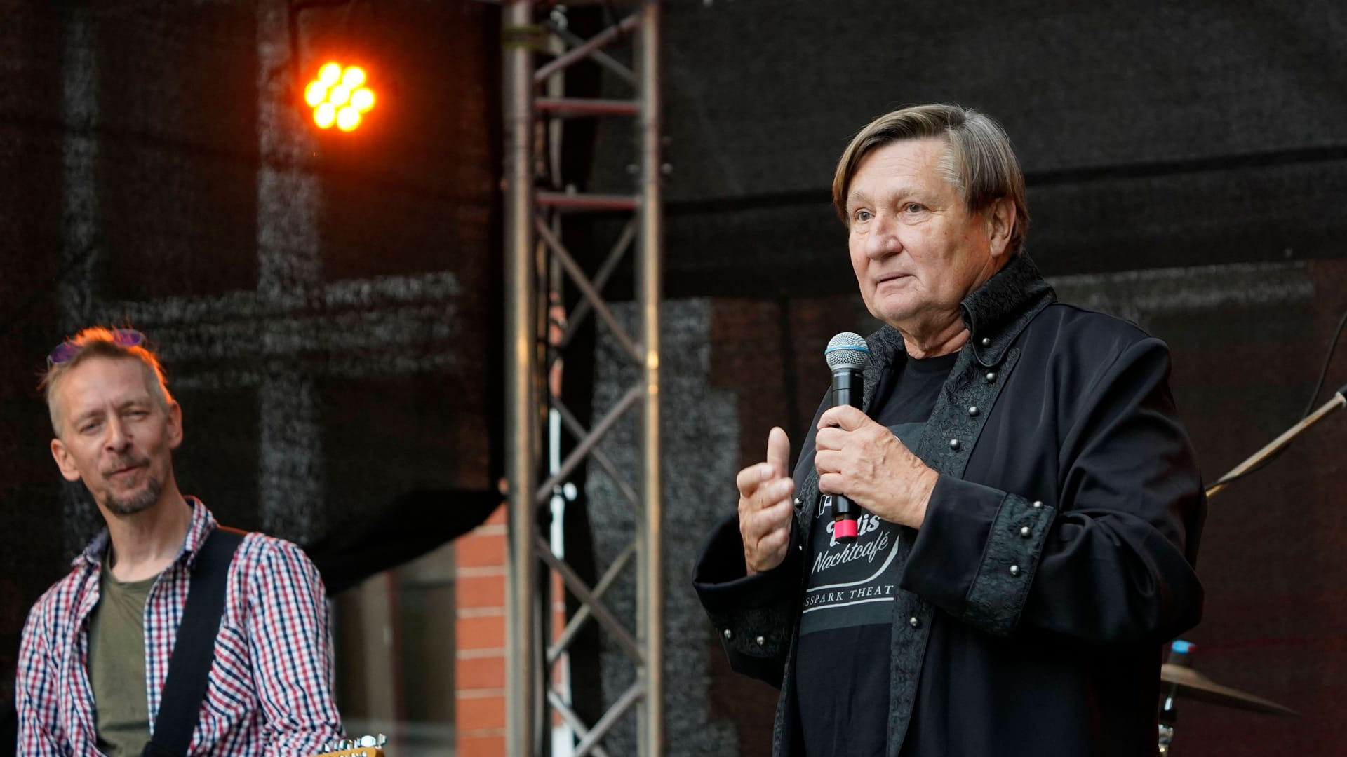 Reporter Ulli Zelle steht mit seiner Band Ulli und die Grauen Zellen auf der Bühne (Archiv): Er ist Stones-Fan der ersten Stunde.