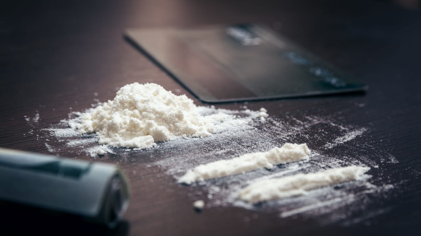 Kokain liegt auf einem Tisch (Symbolbild): "Die Kriminalisierung von Drogenkonsumenten ist ein Relikt aus dem letzten Jahrtausend", meint der Berliner der Grünen-Fraktionsvorsitzende Werner Graf.