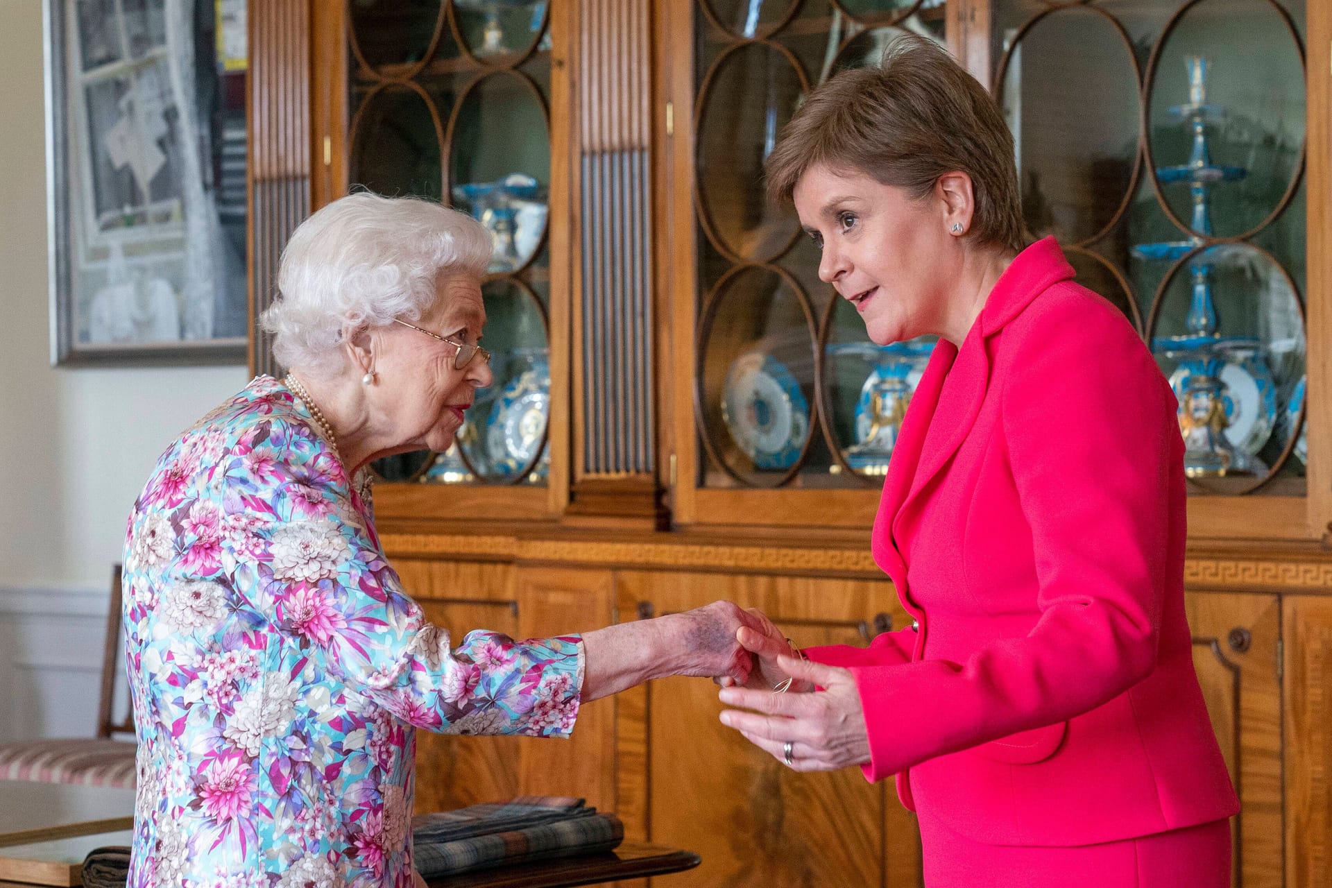 Queen Elizabeth II. und Nicola Sturgeon (Archiv): Die Regierungschefin will Schottland vom Vereinigten Königreich unabhängig machen.