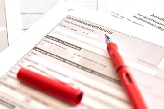 Formular zur Grundsteuererklärung (Symbolbild): Für mehr als 35 Millionen Immobilien und Grundstücke ist dieses Jahr eine extra Steuererklärung nötig.