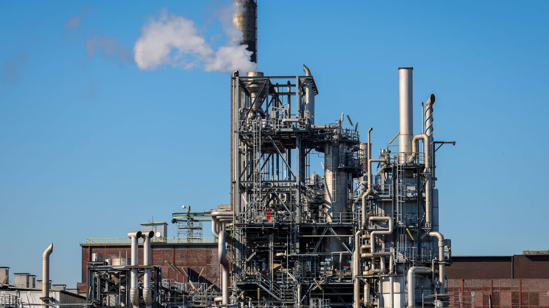 Ein Elektrolyseur von AirLiquide in einem Chemiepark in Oberhausen: Der Wasserstoff, der hier entsteht ist grau - der verwendete Strom stammt aus fossiler Energie. Eine zusätzliche Anlage für grünen Wasserstoff soll folgen.