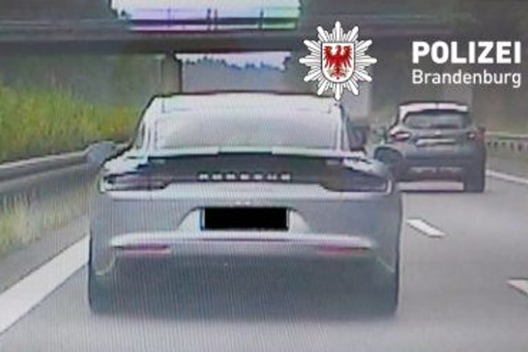 Der Porsche, aufgenommen von einer Polizeistreife: Darin wurde der 17-Jährige gleich zweimal erwischt.