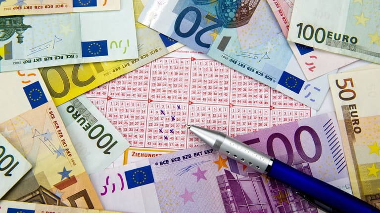 Lotto-Hamburg sucht einen Gewinner (Symbolbild): Ende Juli wurde ein Tipp abgegeben, der 15 Millionen Euro wert ist.