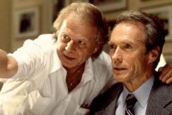 Wolfgang Petersen mit Clint Eastwood: Hier gemeinsam am Set im Jahr 1993.