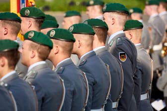 Soldaten der Bundeswehr beim Jahrestag des Deutschen Widerstands in Berlin (Archiv): In der Bundesrepublik ist Kriegsdienstverweigerung ein Grundrecht.
