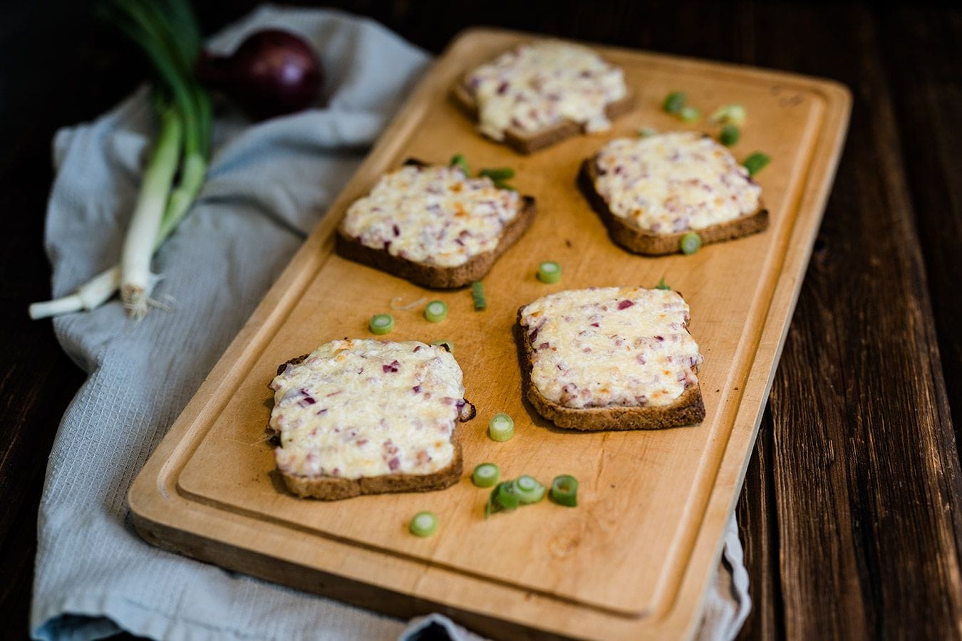 Flammkuchen-Toasts: Sie sind im Handumdrehen zubereitet.