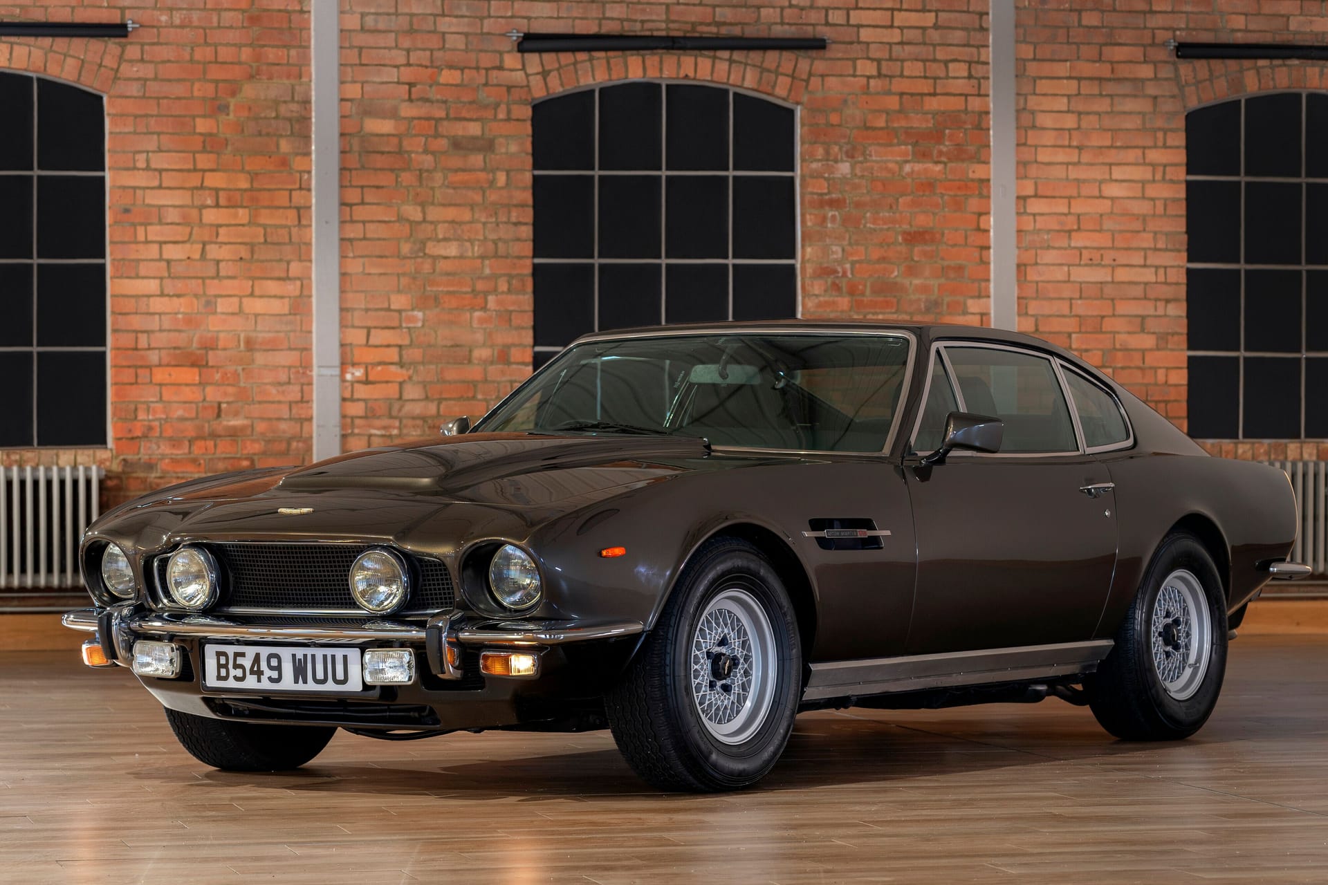 Straßentauglich: Der Aston Martin V8 wurde nur leicht für den Film umgebaut.