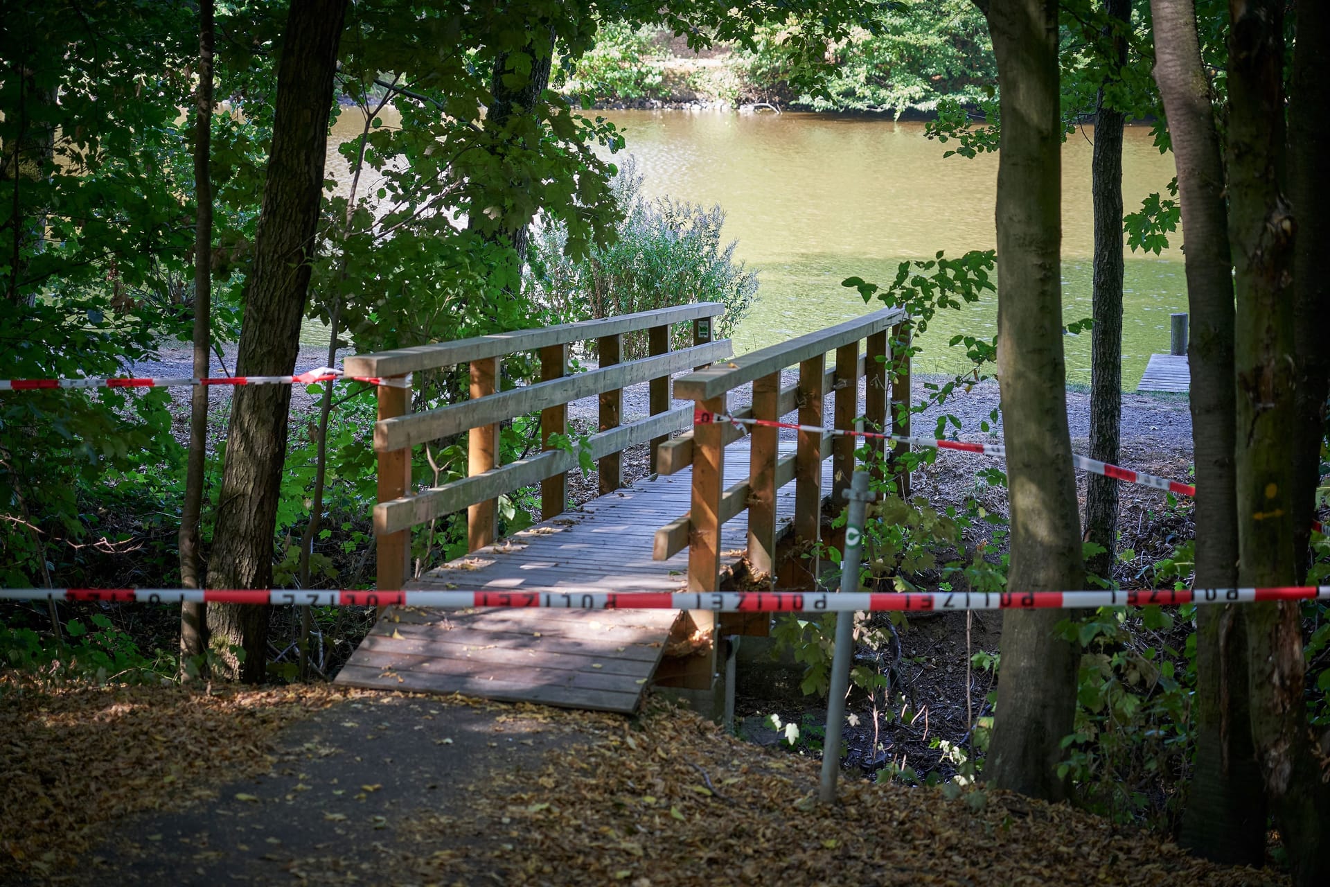 Weiher in Oberirsen: In dem Gewässer wurde ein toter Säugling entdeckt.