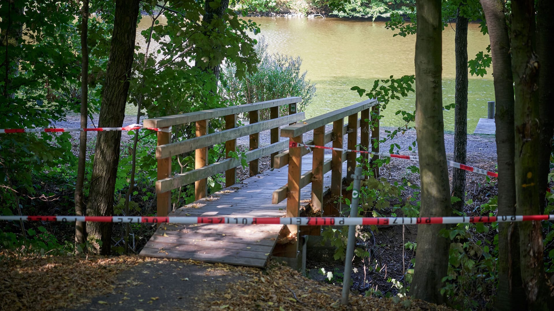 Weiher in Oberirsen: In dem Gewässer wurde ein toter Säugling entdeckt.