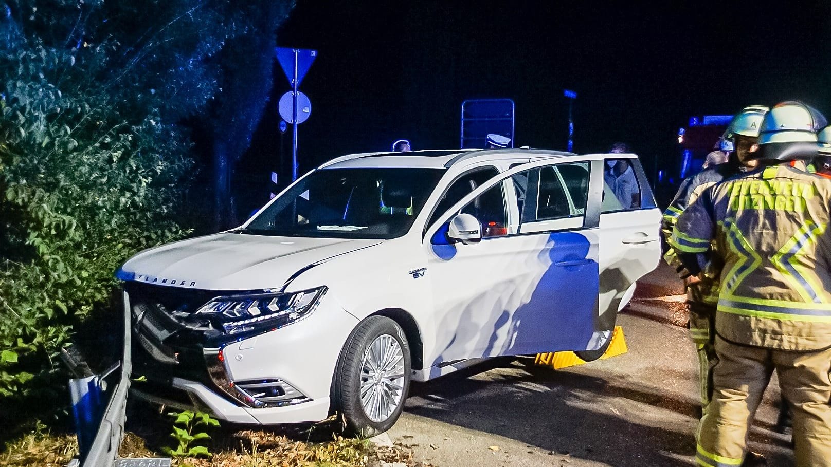 Unfall am Sonntag im Kreis Ludwigsburg: Die Feuerwehr Ditzingen musste eine Person aus einem Fahrzeug befreien. Unfall am Sonntag im Kreis Ludwigsburg: Die Feuerwehr Ditzingen musste eine Person aus einem Fahrzeug befreien.
