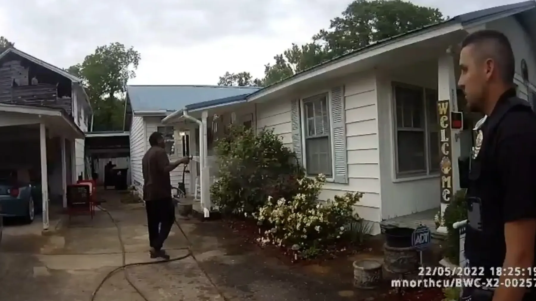Pendeta kulit hitam ditangkap di Alabama saat merawat bunga