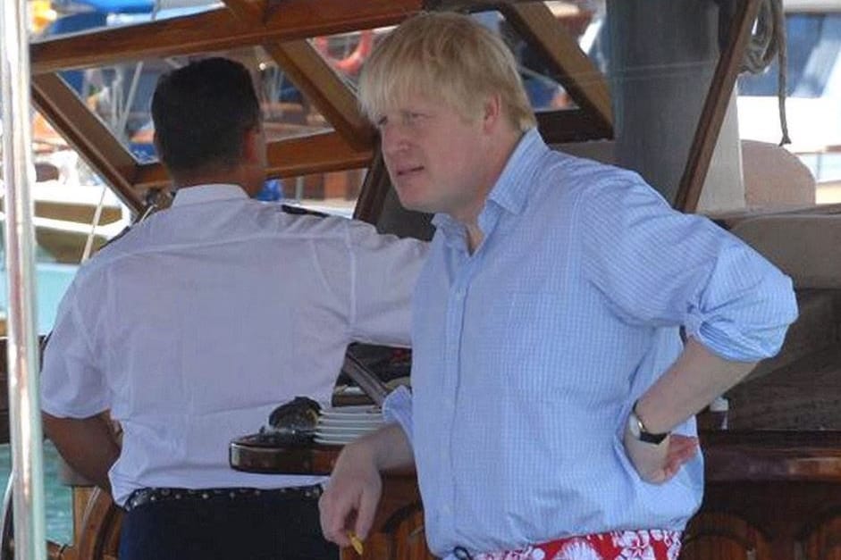 Boris Johnson im Griechenland-Urlaub: "Ich versichere Ihnen, er wird immer noch durch seine E-Mails gehen".