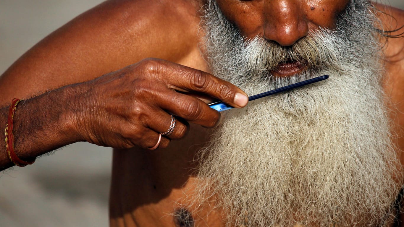 Geistlicher in Kathmandu: Auch in anderen Teilen der Welt wird auf die Bartpflege großen Wert gelegt.