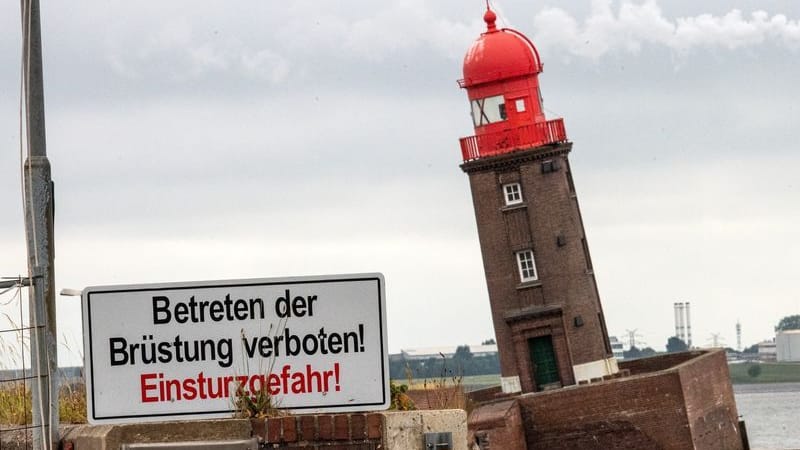 Der Leuchtturm ist nicht mehr zu retten. Voraussichtlich am Wochenende soll er abgebaut werden.