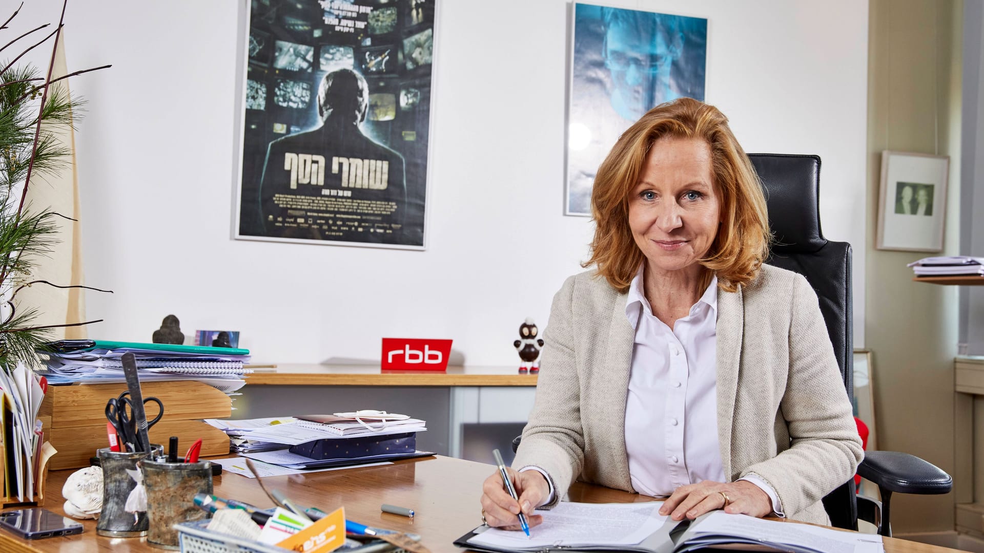 Patricia Schlesinger in ihrem RBB-Büro: Seit Wochen gibt es ungeklärte Vorwürfe gegen sie.