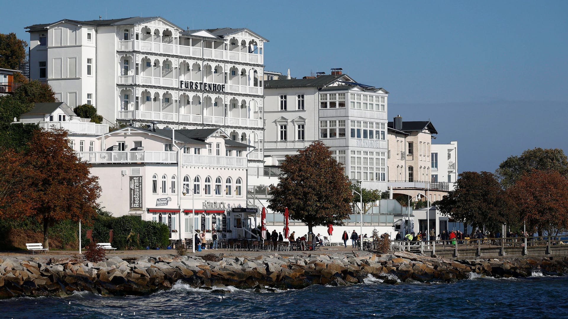Strandpromenade in Sassnitz: Der Vermisste konnte nur noch tot aus dem Wasser geborgen werden. Strandpromenade in Sassnitz: Der Vermisste konnte nur noch tot aus dem Wasser geborgen werden.