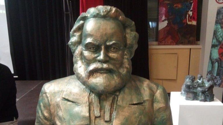 Vorarbeit der Marx-Statue: Die final 2,1 Meter hohe Statue aus Aluminiumguss wird erst bei der Einweihung zu sehen sein.