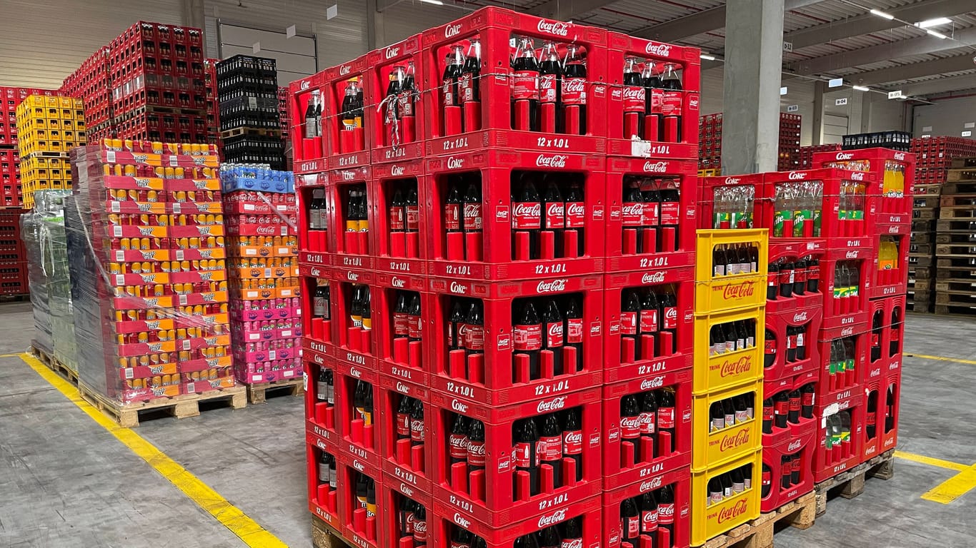 Coca-Cola: Der Getränkehersteller hat die Belieferung von Edeka Berichten zufolge ausgesetzt.