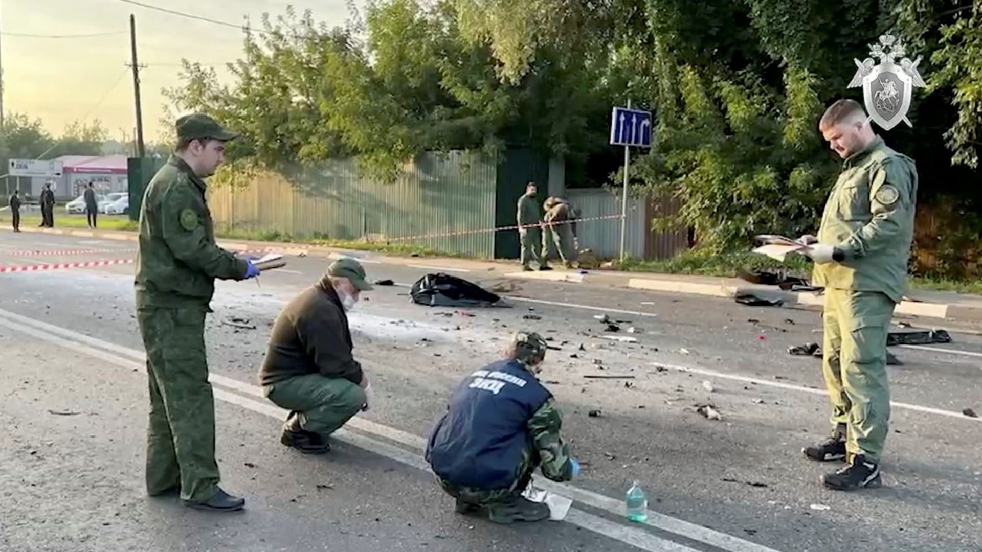 Ermittler an der Explosionsstelle: "Bauernopfer".