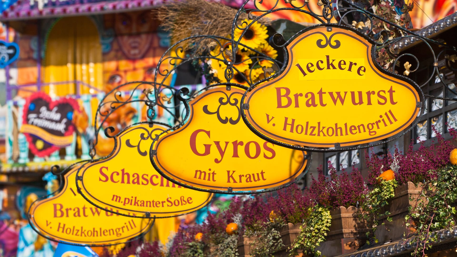 Ein Gastro-Stand auf dem Bremer Freimarkt mit vielen Fleischspeisen im Angebot: Damit soll künftig Schluss sein, wenn es nach den Grünen geht. Ein Gastro-Stand auf dem Bremer Freimarkt mit vielen Fleischspeisen im Angebot: Damit soll künftig Schluss sein, wenn es nach den Grünen geht.