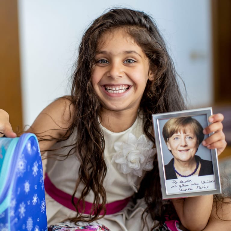 Angela und Angela: Die Sechsjährige hat zu ihrer Einschulung Post von der Altkanzlerin bekommen.