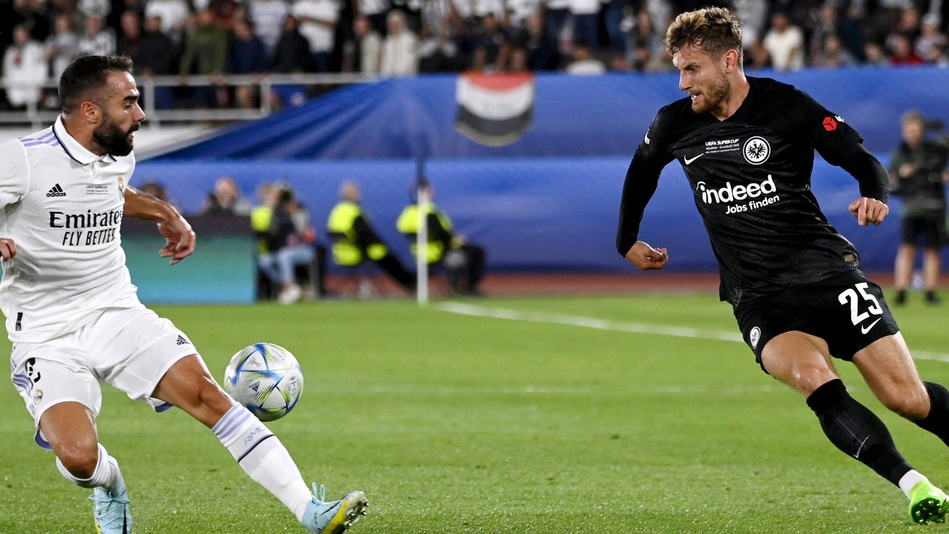 Dani Carvajal (l.) und Christopher Lenz: Sie standen sich gestern mehrfach im direkten Duell gegenüber. Dani Carvajal (l.) und Christopher Lenz: Sie standen sich gestern mehrfach im direkten Duell gegenüber.