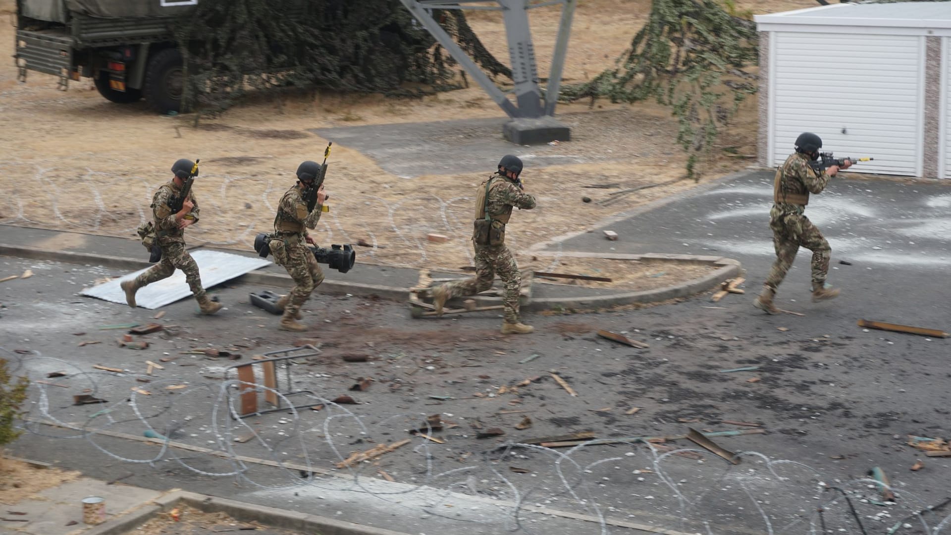 Ukrainische Soldaten auf einem Militärübungsplatz im Südosten Englands: Viele von ihnen hatten vorher noch nie eine Waffe in der Hand.