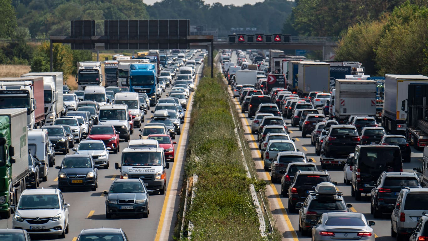 Stauwarnung: Auf vielen Autobahnen ist das Verkehrsaufkommen aufgrund von Rückreiseverkehr besonders hoch.