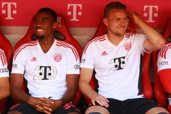 Ryan Gravenberch und Matthijs de Ligt (r.): Die beiden Neuzugänge des FC Bayern warten noch auf ihren ersten Startelfeinsatz. Bei de Ligt könnte es schon am Sonntag gegen den VfL Bochum so weit sein.