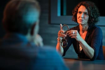 "Tatort: Das Verhör": Lena Odenthal (Ulrike Folkerts) mit einem Verdächtigen Kessler.