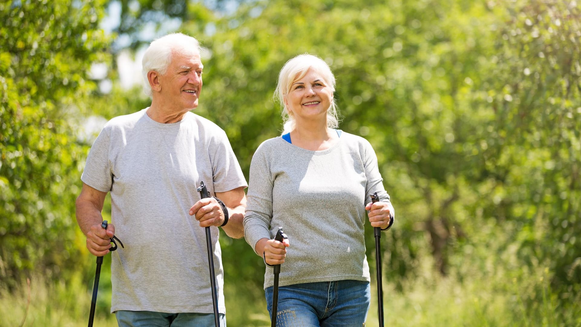 Nordic Walking: Schnelles Gehen trainiert den ganzen Körper und schont die Gelenke.