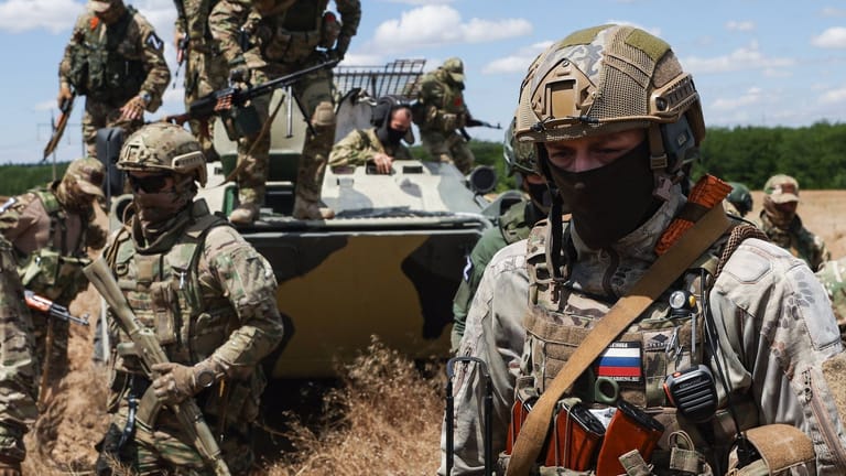 Russische Soldaten in der Region Cherson: Moskau hat zur Verteidigung zahlreiche Truppen aus dem Osten in die Region verlegt.